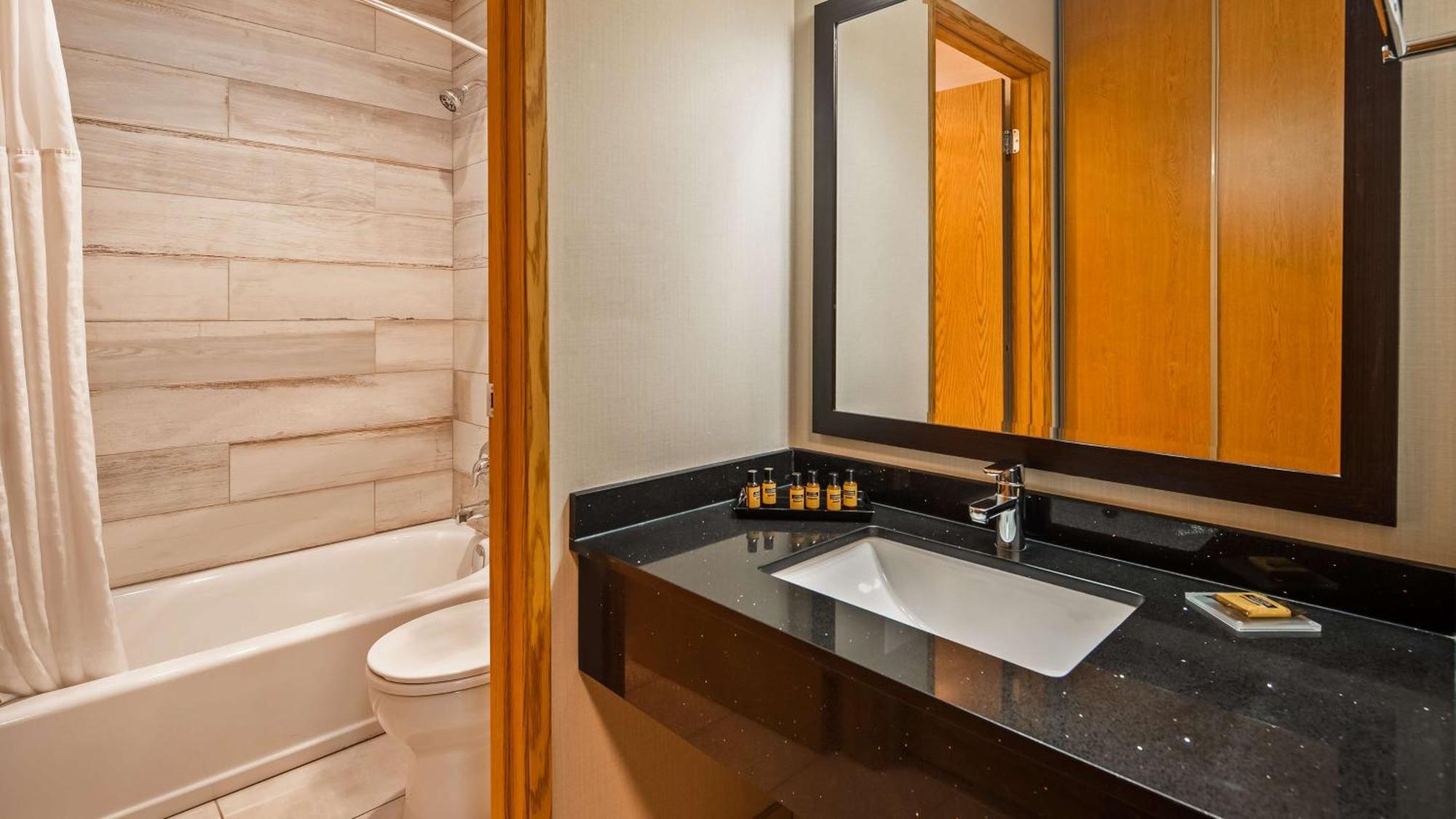 Best Western Plus Country Meadows Inn Aldergrove Esterno foto