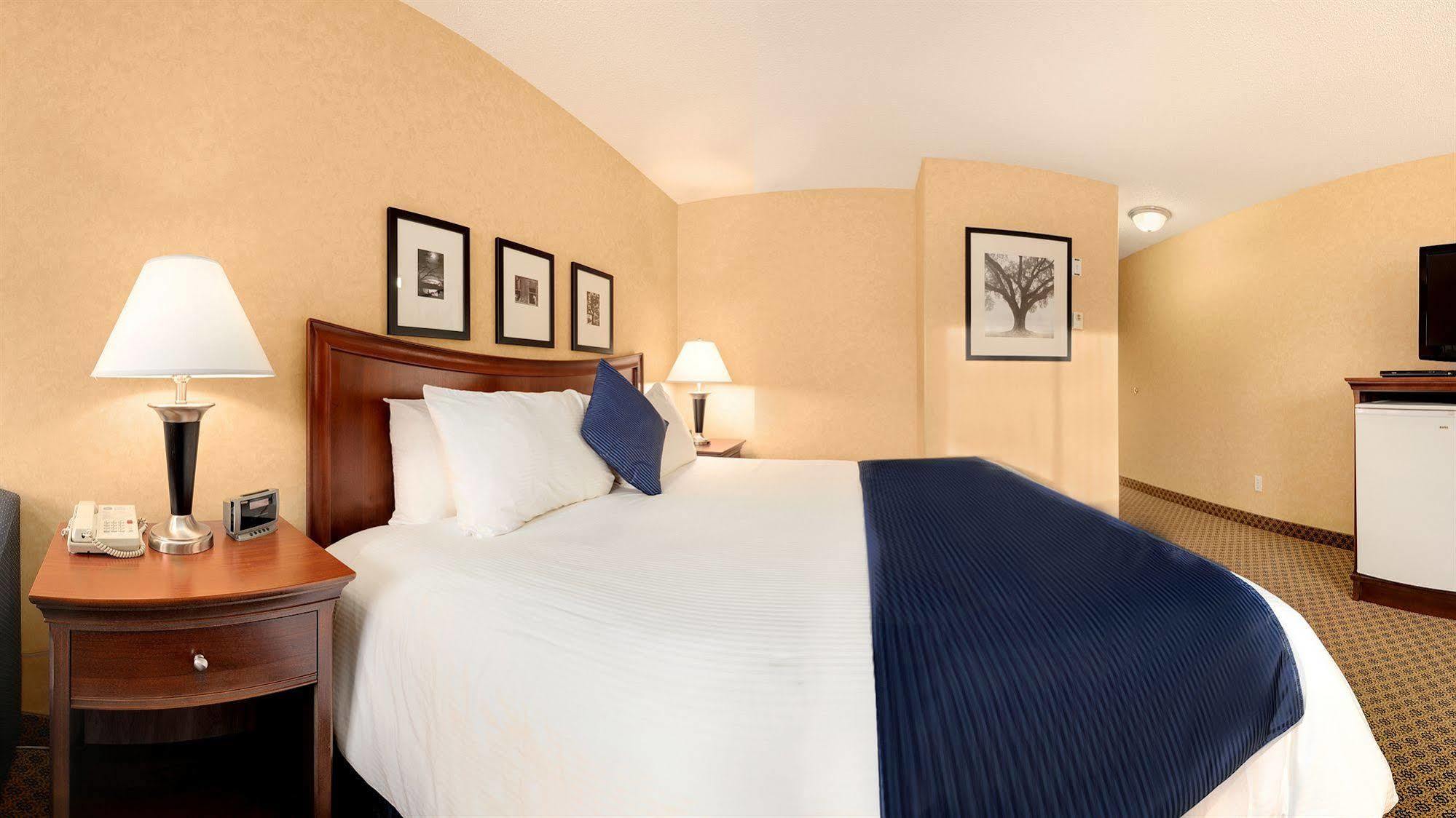 Best Western Plus Country Meadows Inn Aldergrove Esterno foto