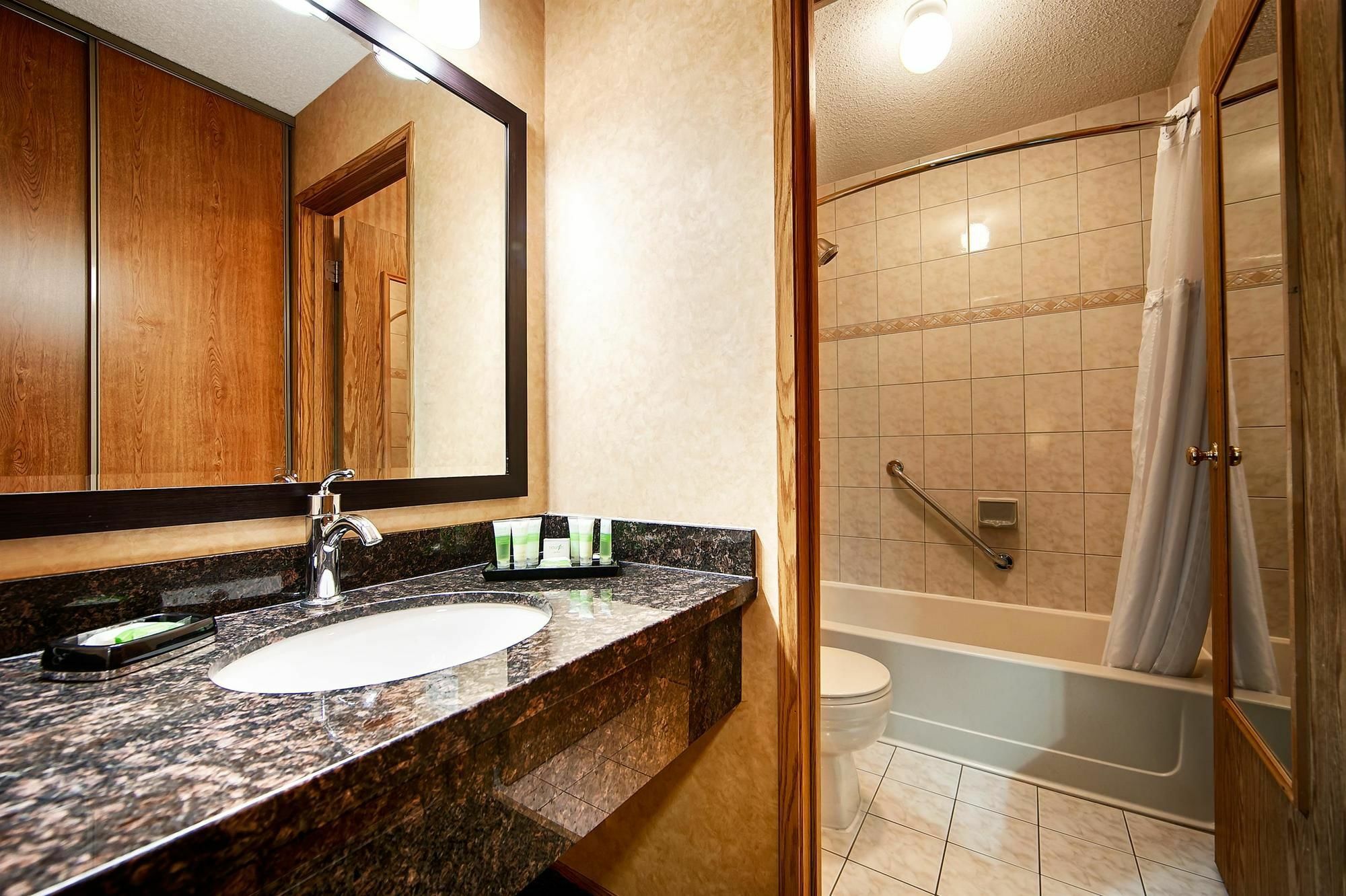 Best Western Plus Country Meadows Inn Aldergrove Esterno foto